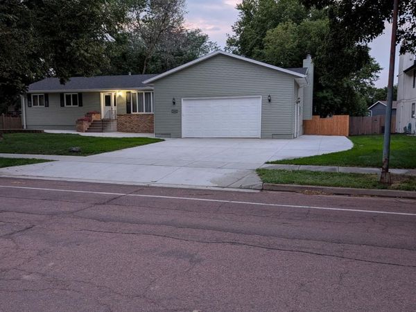 5808 W 32 St, Sioux Falls, SD 57106