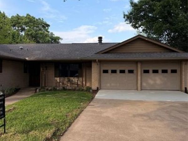 1202 RED OAK, Ennis, TX 75119