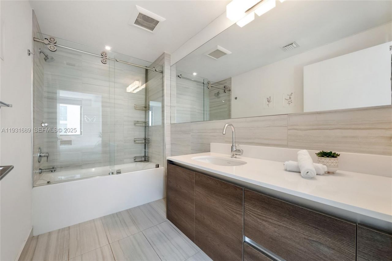 301 Altara Ave, Unit 509, Coral Gables, FL 33146 Photo