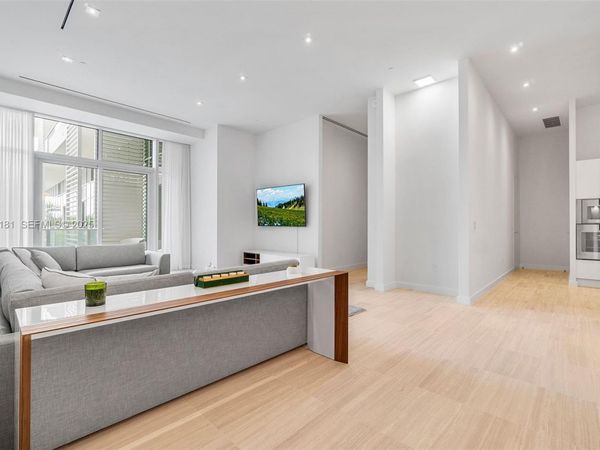 4701 N Meridian Ave, Unit 210, Miami Beach, FL 33140