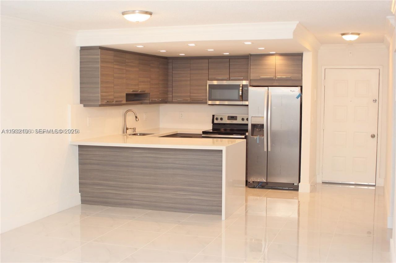6940 Miami Gardens Dr, Unit 1-126, Hialeah, FL 33015 Main Photo