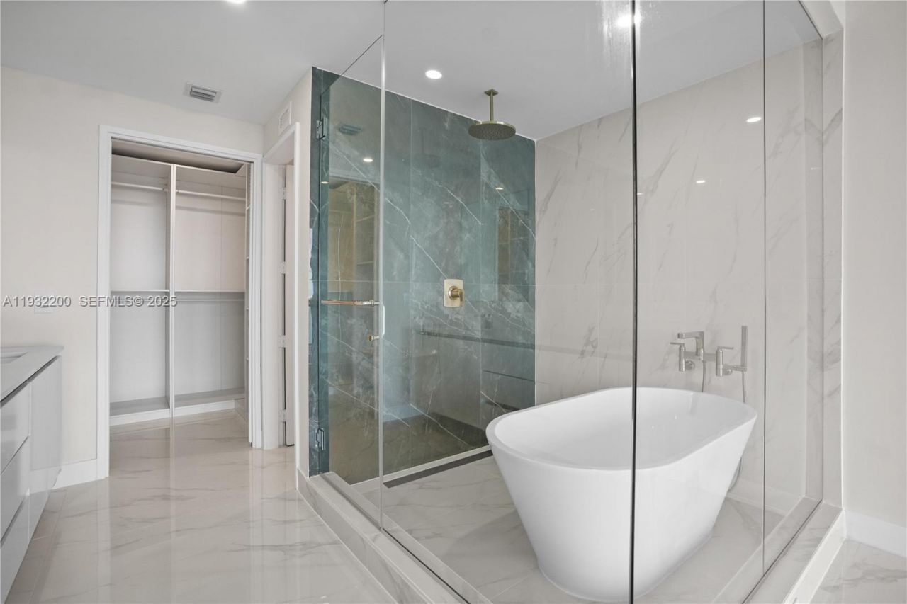 700 NE 24th St , Unit 602, Miami, FL 33137 Photo