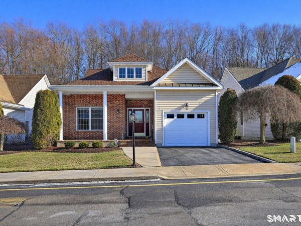 7 Fire Thorn, Unit 7, Milford, CT 06461