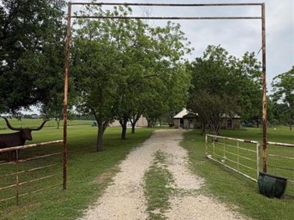 510 Old Sawmill Road, Axtell, TX 76624