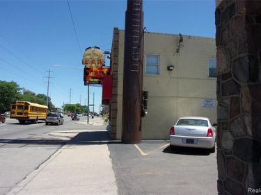 18401 W 8 Mile Road, Detroit, MI 48219