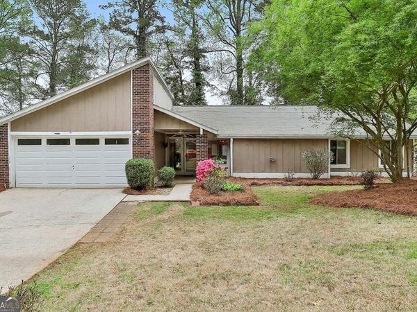 100 Lake Forest Drive, Peachtree City, GA 30269