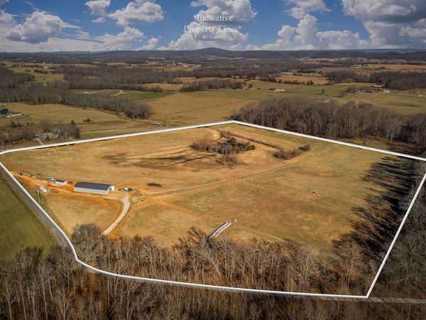 620 Roberts Cemetery Rd, Walling, TN 38587