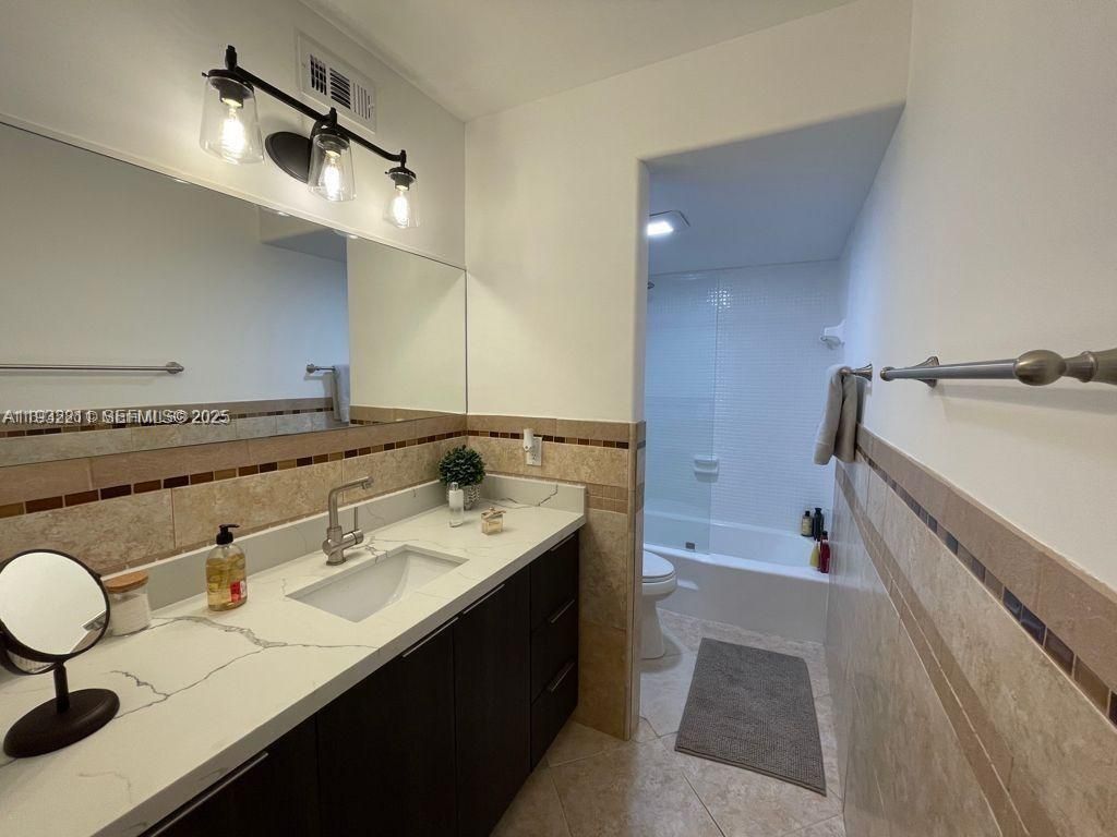 3944 NE 167th St , Unit 107, North Miami Beach, FL 33160 Photo
