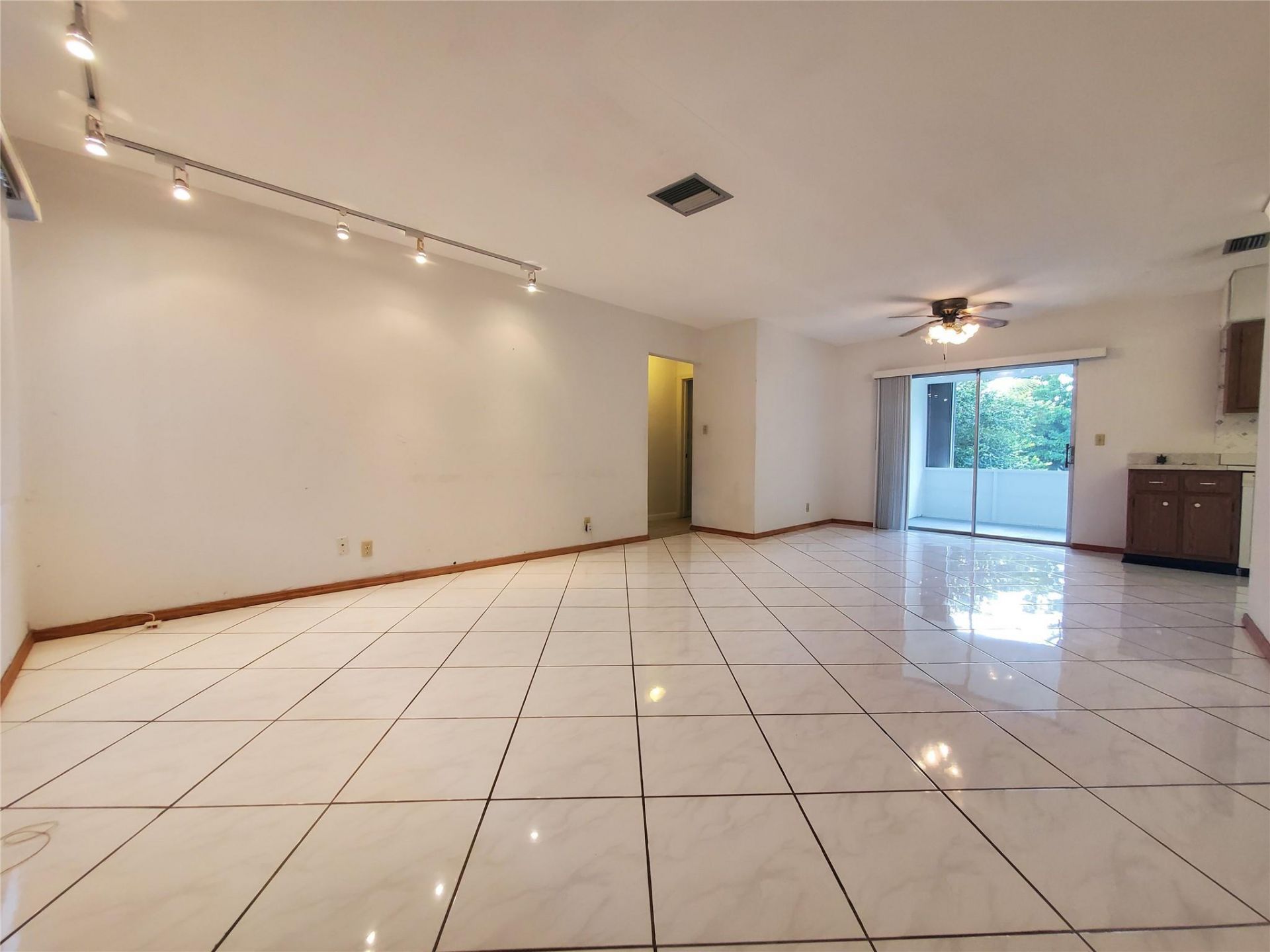 7003 NW 94th Terrace, Tamarac, FL 33321 Photo