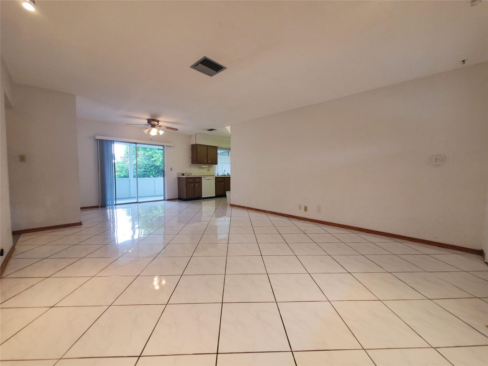 7003 NW 94th Terrace, Tamarac, FL 33321 Photo