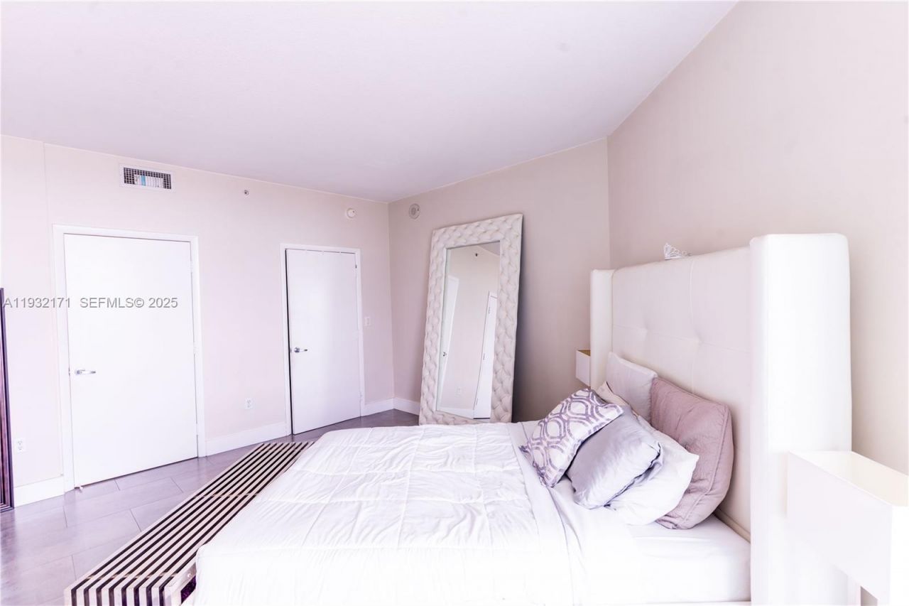 1900 N Bayshore Dr , Unit 3514, Miami, FL 33132 Photo