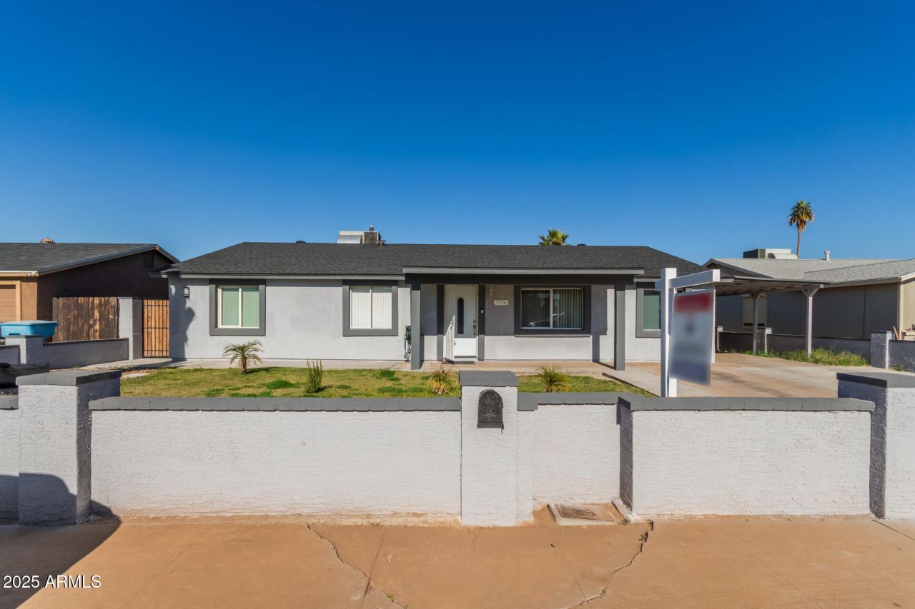 7136 W Westview Drive, Phoenix, AZ 85033 Main Photo