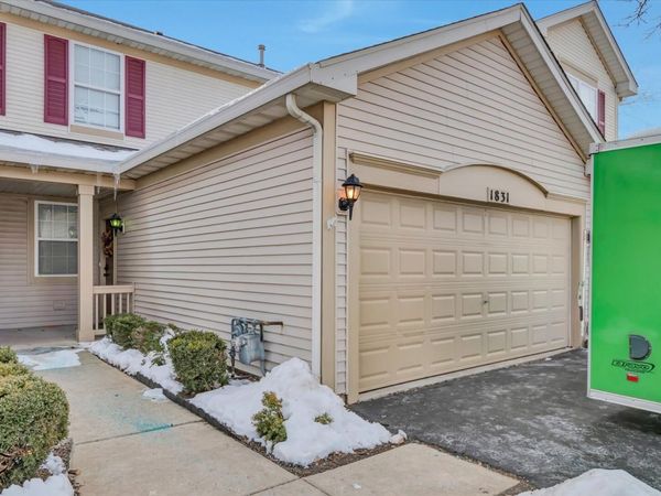 1831 S Wentworth Circle, Romeoville, IL 60446