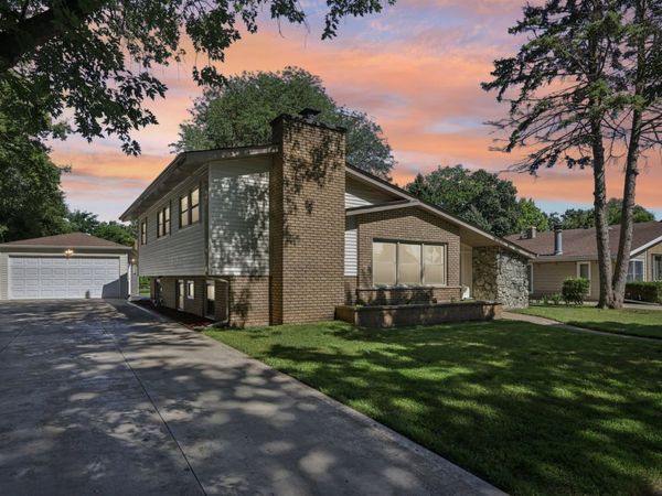 195 7th Street, Wheeling, IL 60090