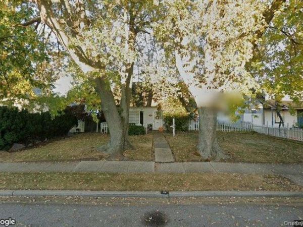 14 Surrey Lane, Levittown, NY 11756