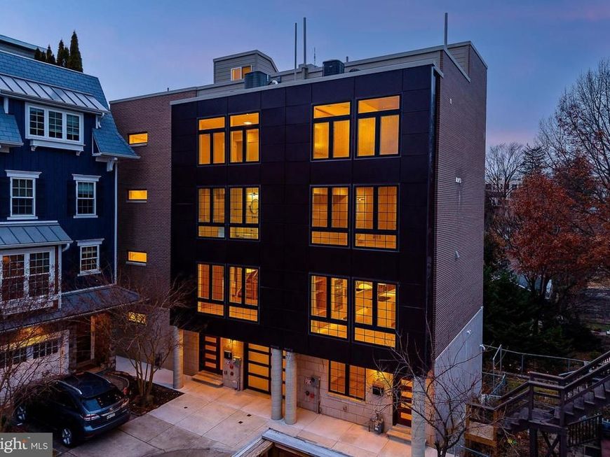 252 Gate Street, Philadelphia, PA 19128 Main Photo