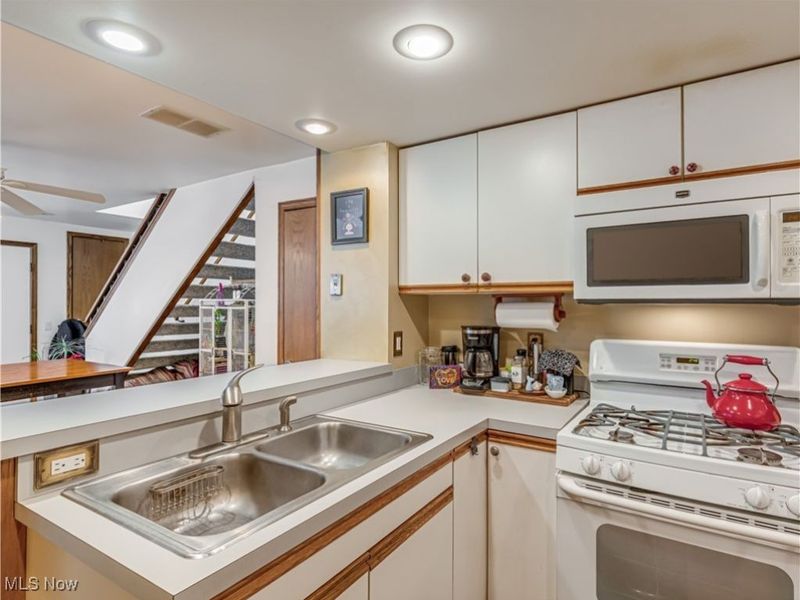 623 Meredith Lane, Cuyahoga Falls, OH 44223 Photo 11