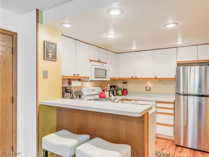 623 Meredith Lane, Cuyahoga Falls, OH 44223 Photo 9