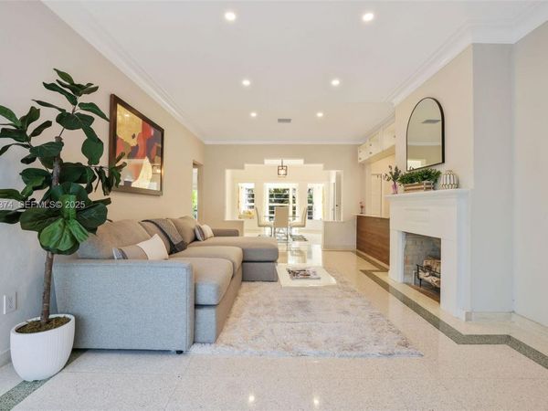 3760 Royal Palm Ave, Miami Beach, FL 33140