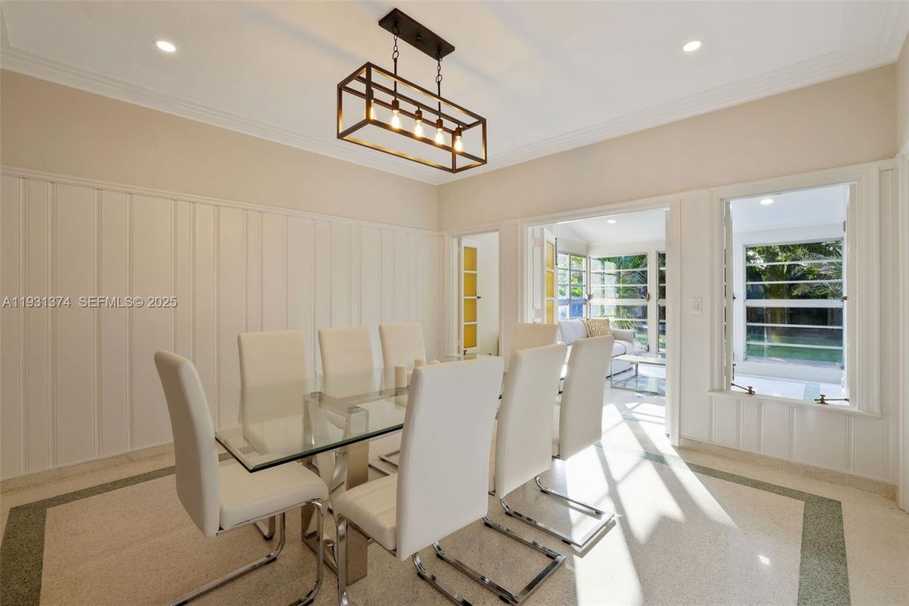 3760 Royal Palm Ave, Miami Beach, FL 33140 Photo