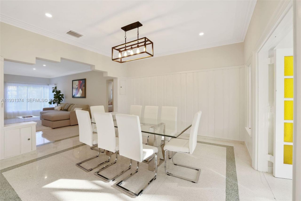 3760 Royal Palm Ave, Miami Beach, FL 33140 Photo