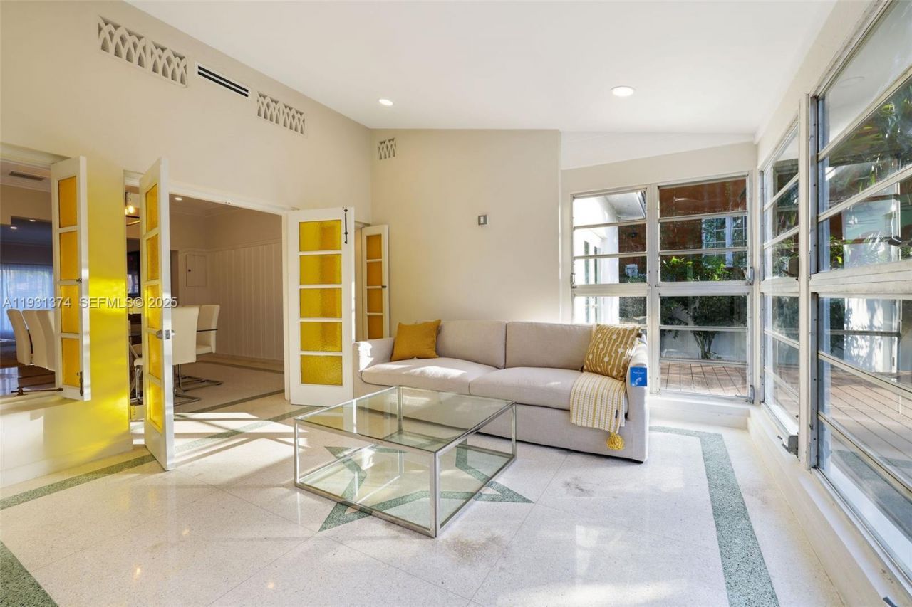 3760 Royal Palm Ave, Miami Beach, FL 33140 Photo