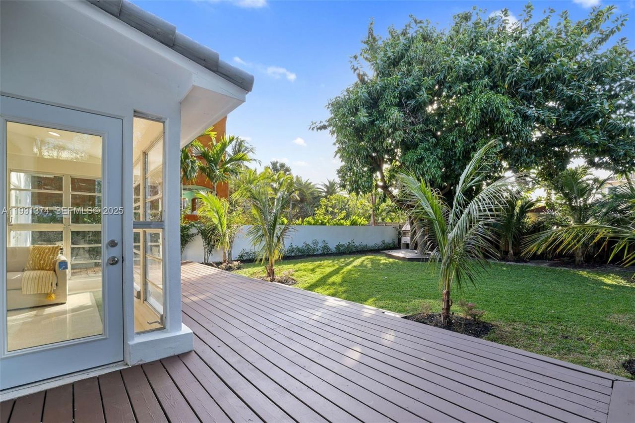 3760 Royal Palm Ave, Miami Beach, FL 33140 Photo