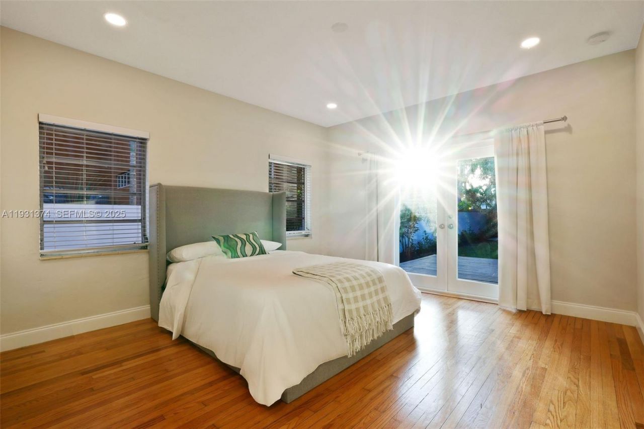 3760 Royal Palm Ave, Miami Beach, FL 33140 Photo