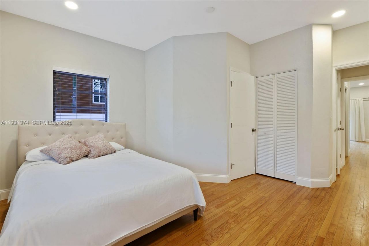 3760 Royal Palm Ave, Miami Beach, FL 33140 Photo