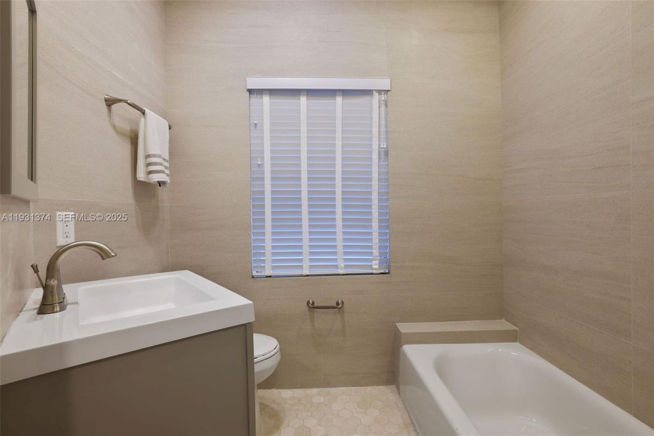 3760 Royal Palm Ave, Miami Beach, FL 33140 Photo