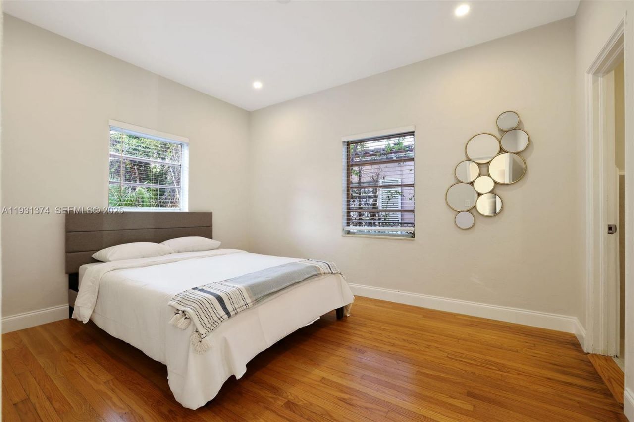 3760 Royal Palm Ave, Miami Beach, FL 33140 Photo