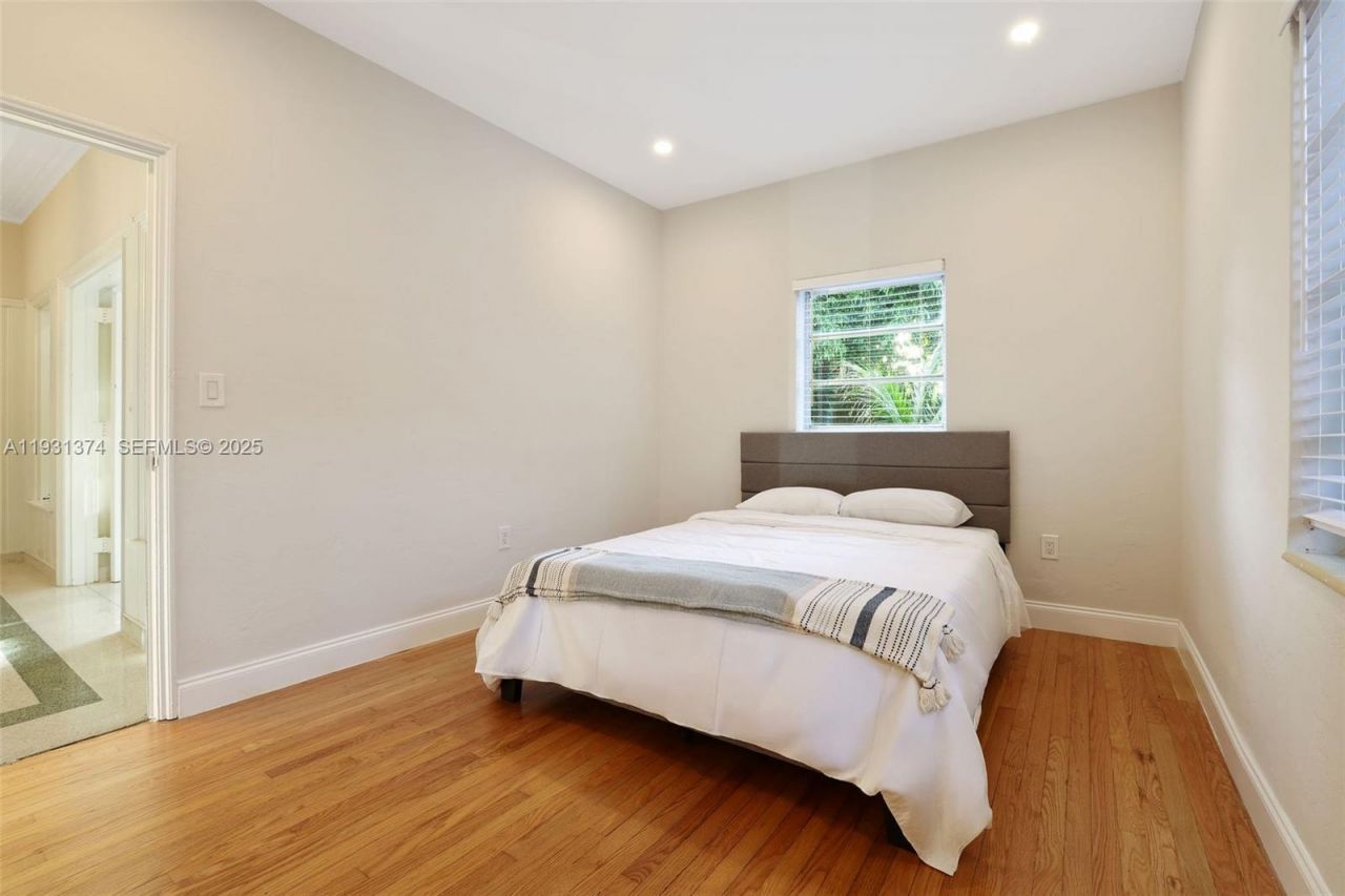 3760 Royal Palm Ave, Miami Beach, FL 33140 Photo