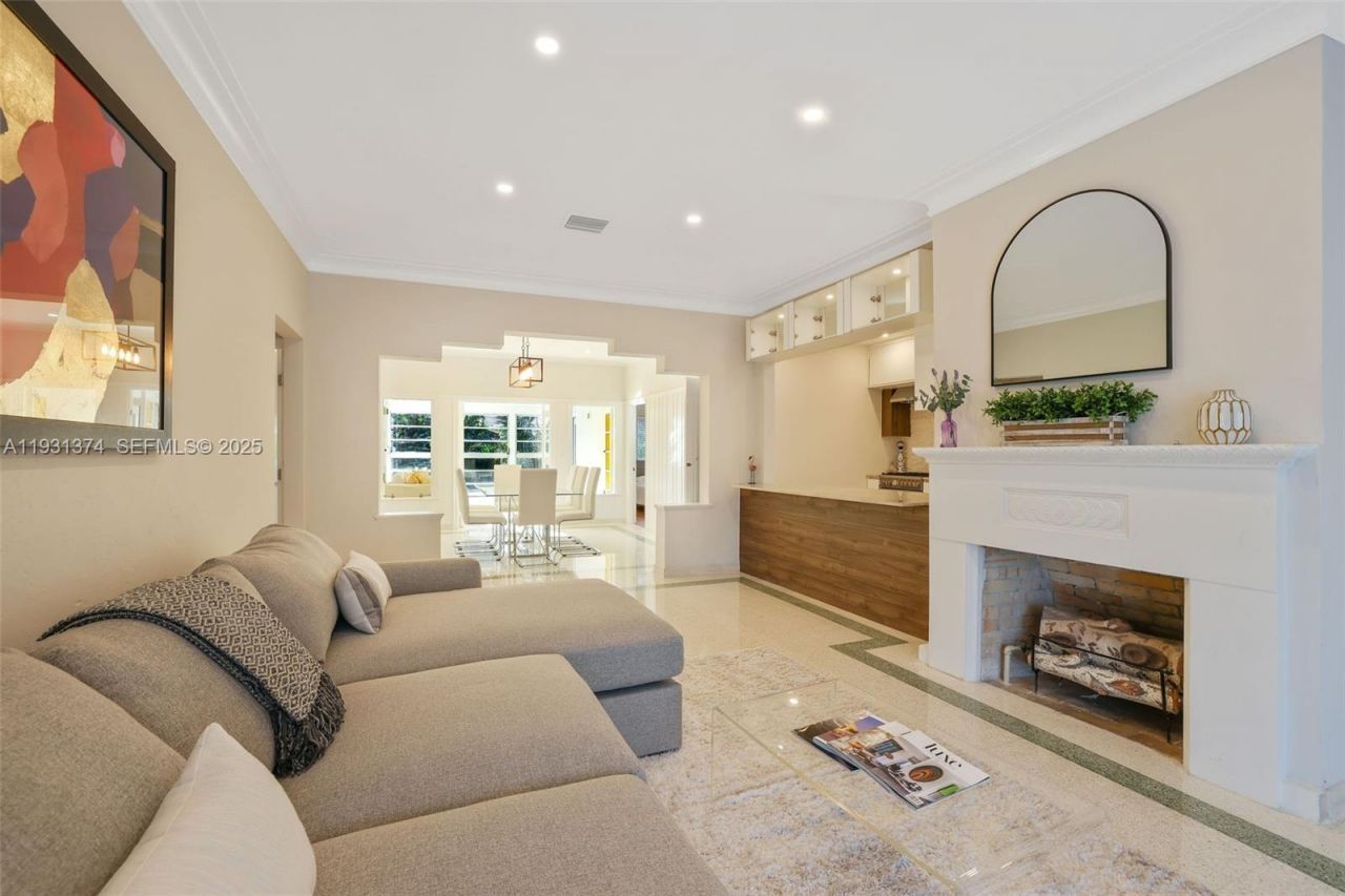 3760 Royal Palm Ave, Miami Beach, FL 33140 Photo