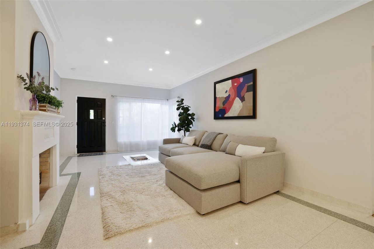 3760 Royal Palm Ave, Miami Beach, FL 33140 Photo