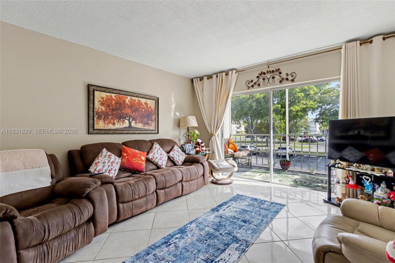 1000 Hillcrest Ct, Unit 214, Hollywood, FL 33021 Photo