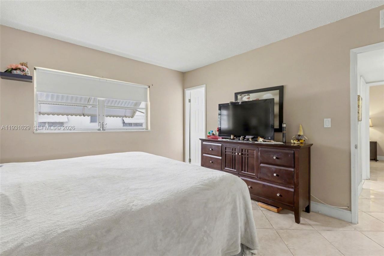 1000 Hillcrest Ct, Unit 214, Hollywood, FL 33021 Photo