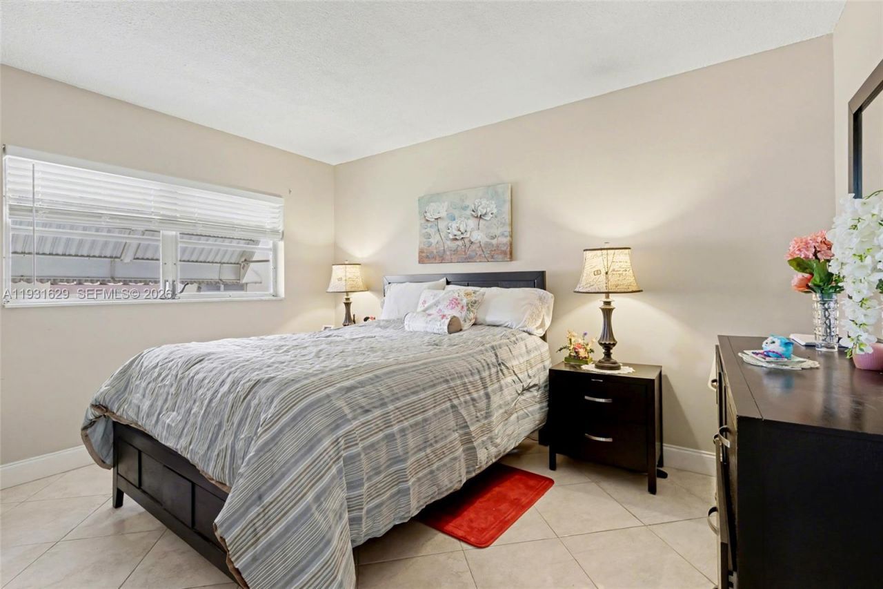 1000 Hillcrest Ct, Unit 214, Hollywood, FL 33021 Photo