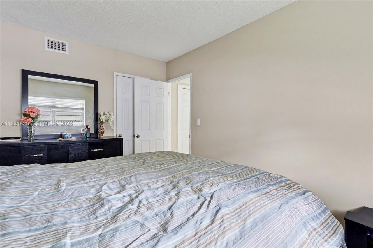 1000 Hillcrest Ct, Unit 214, Hollywood, FL 33021 Photo