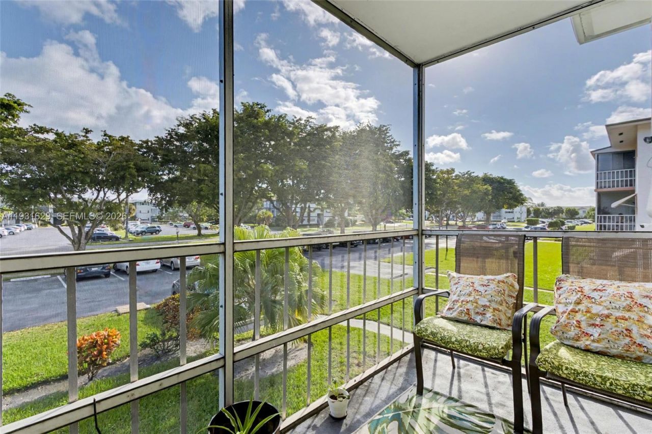 1000 Hillcrest Ct, Unit 214, Hollywood, FL 33021 Photo