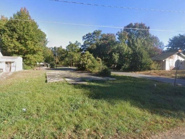 2001 W 16th Avenue, Pine Bluff, AR 71603