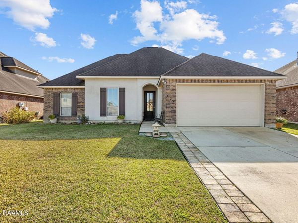404 Cautillion Drive, Youngsville, LA 70592
