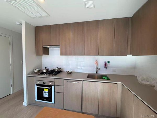 131-02B 40th Road, Unit 7R, Flushing, NY 11354