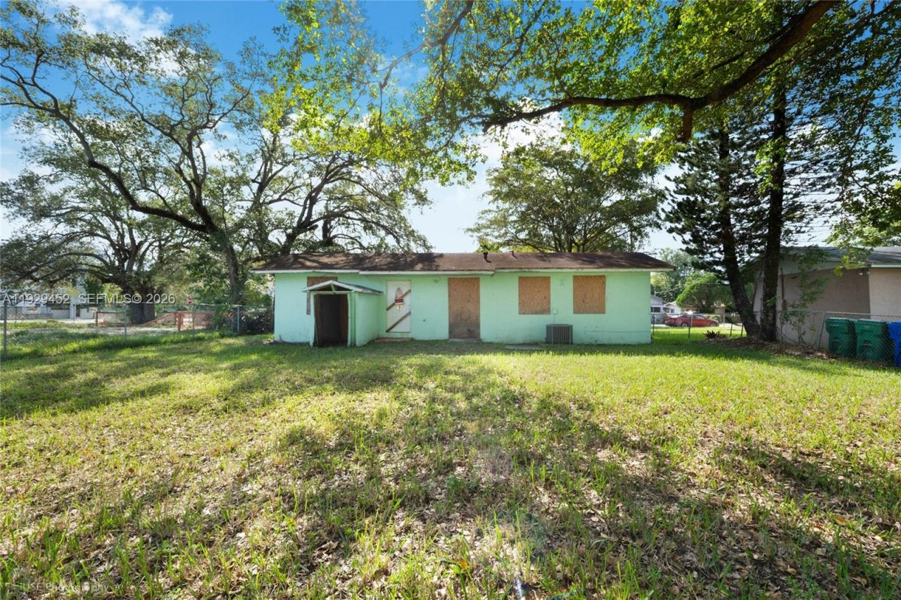 3715 Oak Ave, Miami, FL 33133 Photo