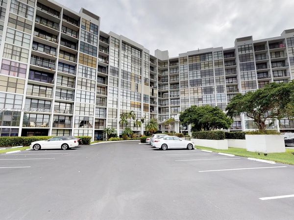 1000 Parkview Dr, Unit 301, Hallandale Beach, FL 33009