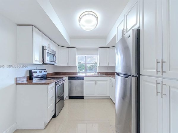 1000 Parkview Dr, Unit 301, Hallandale Beach, FL 33009