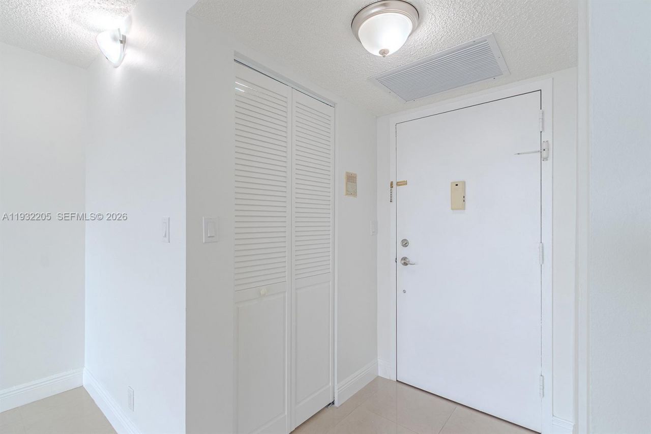 1000 Parkview Dr, Unit 301, Hallandale Beach, FL 33009 Photo