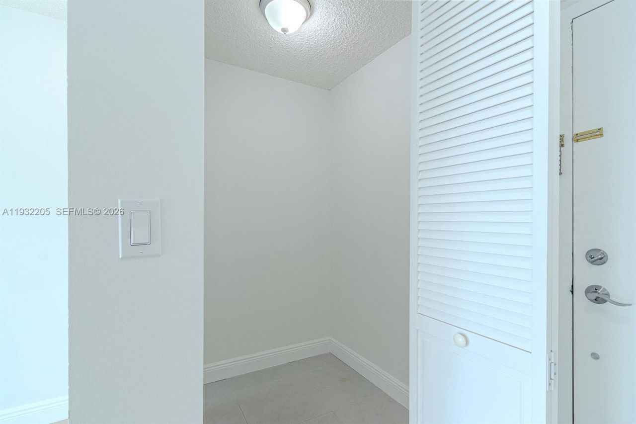 1000 Parkview Dr, Unit 301, Hallandale Beach, FL 33009 Photo
