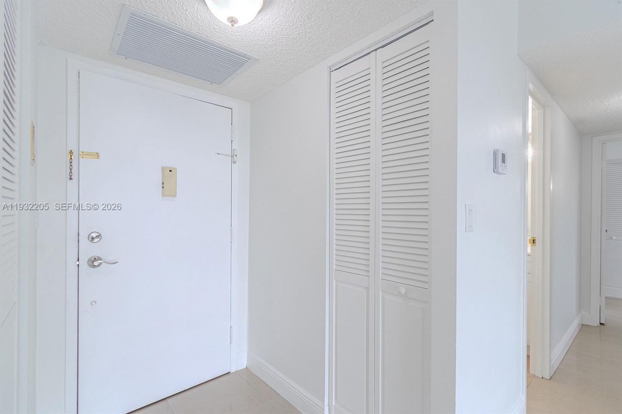 1000 Parkview Dr, Unit 301, Hallandale Beach, FL 33009 Photo