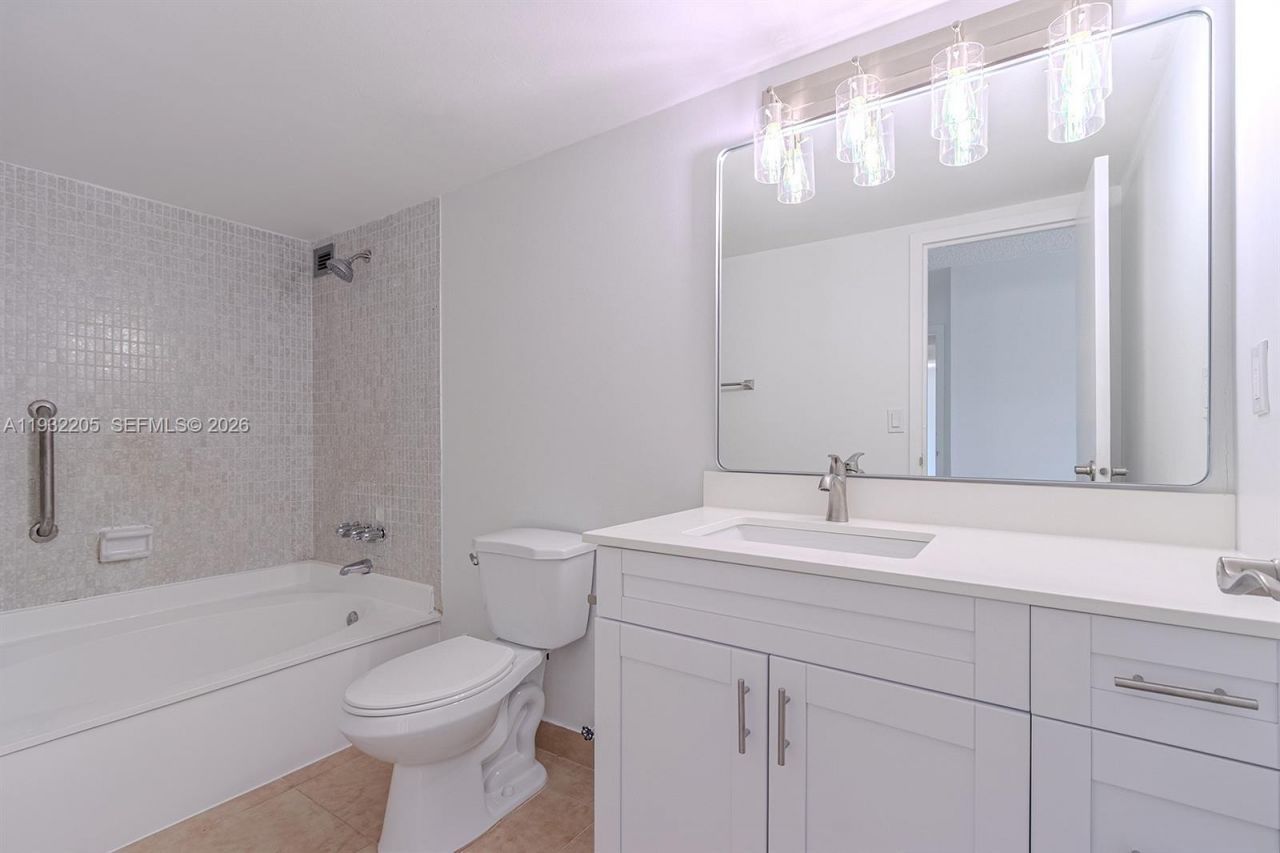 1000 Parkview Dr, Unit 301, Hallandale Beach, FL 33009 Photo
