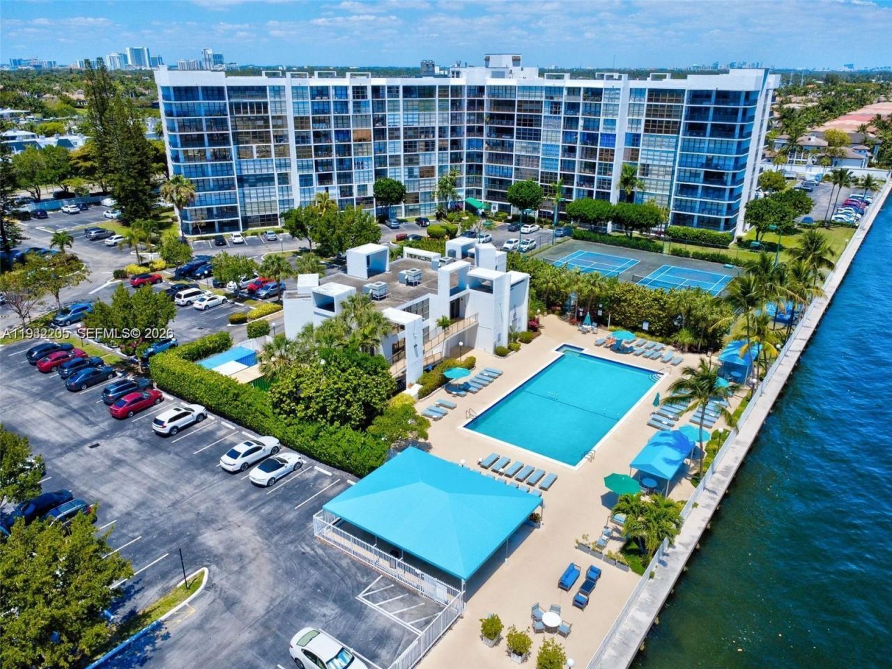 1000 Parkview Dr, Unit 301, Hallandale Beach, FL 33009 Photo